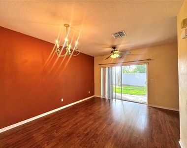 10832 Savannah Wood Drive - Photo Thumbnail 6