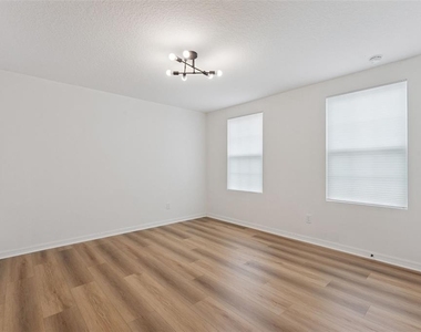 756 Steerview Street - Photo Thumbnail 12