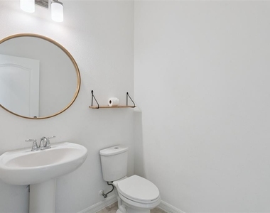 756 Steerview Street - Photo Thumbnail 14