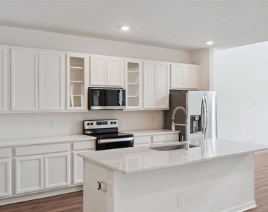756 Steerview Street - Photo Thumbnail 3