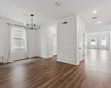 756 Steerview Street - Photo Thumbnail 11