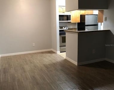 224 Afton Square - Photo Thumbnail 3