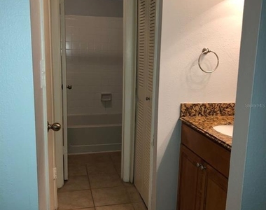 224 Afton Square - Photo Thumbnail 4