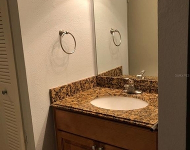224 Afton Square - Photo Thumbnail 7