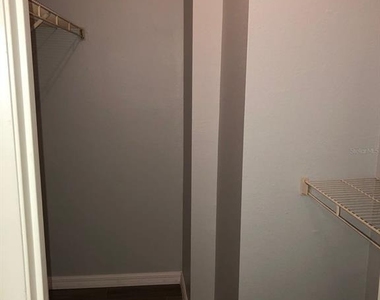 224 Afton Square - Photo Thumbnail 6