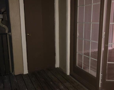 224 Afton Square - Photo Thumbnail 9
