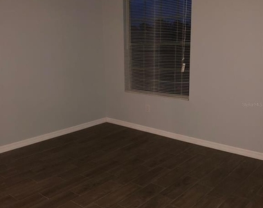 224 Afton Square - Photo Thumbnail 5