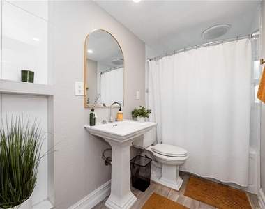 106 E Jinkins Circle - Photo Thumbnail 14