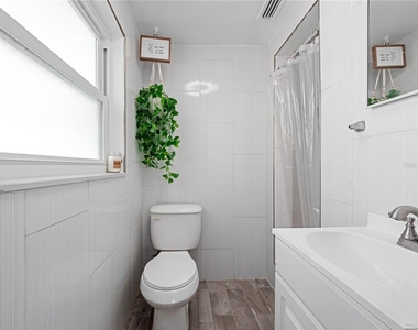 106 E Jinkins Circle - Photo Thumbnail 12