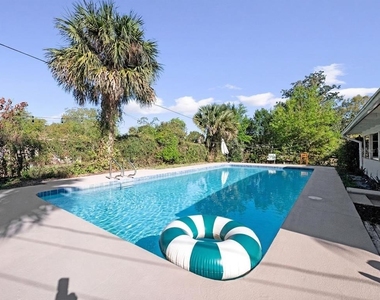 106 E Jinkins Circle - Photo Thumbnail 18