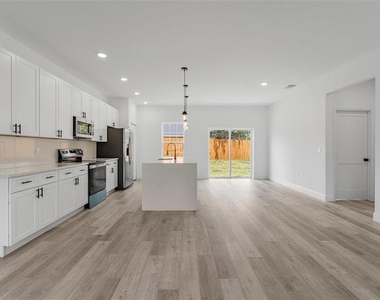 324 Marion Oaks Trail - Photo Thumbnail 6