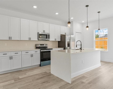 324 Marion Oaks Trail - Photo Thumbnail 8