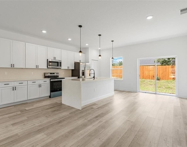 324 Marion Oaks Trail - Photo Thumbnail 5