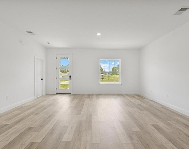 324 Marion Oaks Trail - Photo Thumbnail 13