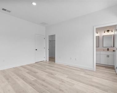 324 Marion Oaks Trail - Photo Thumbnail 15
