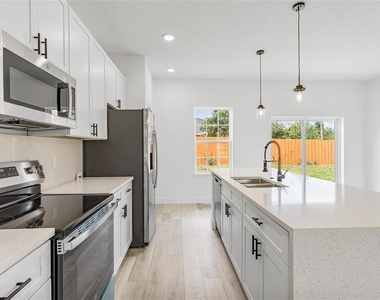 324 Marion Oaks Trail - Photo Thumbnail 10