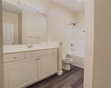 2226 Arbor Lakes Circle - Photo Thumbnail 17