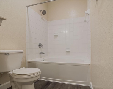 2226 Arbor Lakes Circle - Photo Thumbnail 18