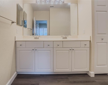 2226 Arbor Lakes Circle - Photo Thumbnail 22