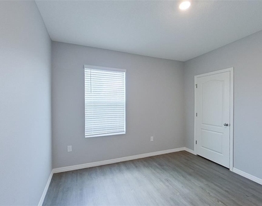 32217 Edson Avenue - Photo Thumbnail 14