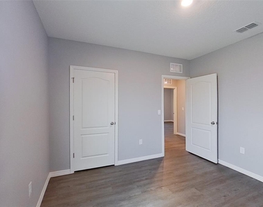 32217 Edson Avenue - Photo Thumbnail 15