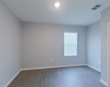 32217 Edson Avenue - Photo Thumbnail 5