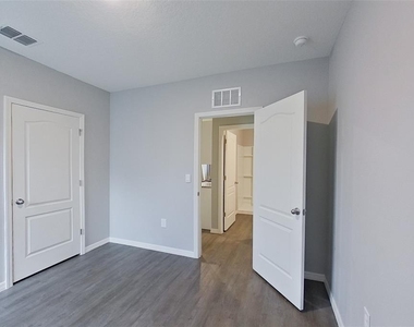 32217 Edson Avenue - Photo Thumbnail 6