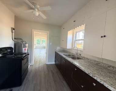 824 Curtin Street - Photo Thumbnail 11
