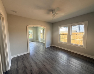 824 Curtin Street - Photo Thumbnail 5