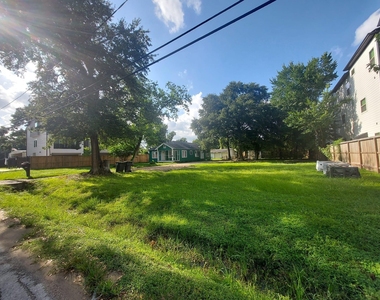 824 Curtin Street - Photo Thumbnail 2