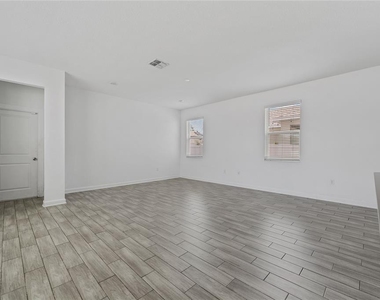 2999 Addison Boulevard - Photo Thumbnail 8