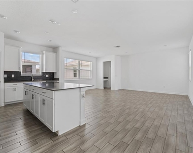 2999 Addison Boulevard - Photo Thumbnail 6