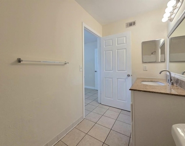 605 Northlake Boulevard - Photo Thumbnail 15