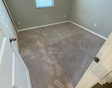 824 Blue Creek Drive - Photo Thumbnail 17