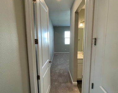 824 Blue Creek Drive - Photo Thumbnail 7