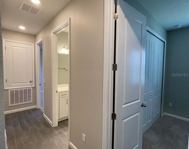 824 Blue Creek Drive - Photo Thumbnail 16