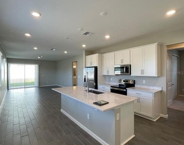 824 Blue Creek Drive - Photo Thumbnail 5