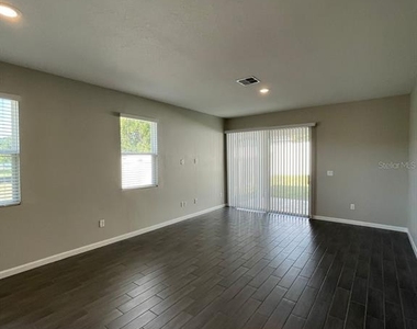 824 Blue Creek Drive - Photo Thumbnail 6