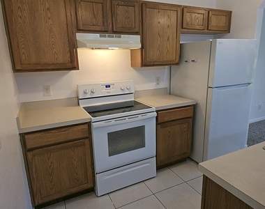 1124 N Fairway Drive - Photo Thumbnail 9