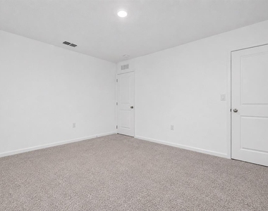 2270 Hemingway Circle - Photo Thumbnail 19