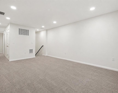 2270 Hemingway Circle - Photo Thumbnail 4