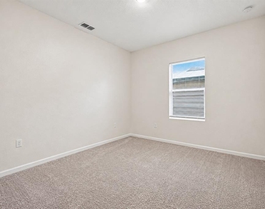 2270 Hemingway Circle - Photo Thumbnail 6