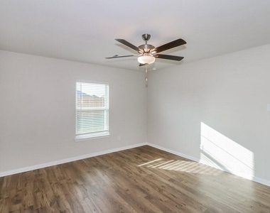 7542 Tipton Meadow Way - Photo Thumbnail 6