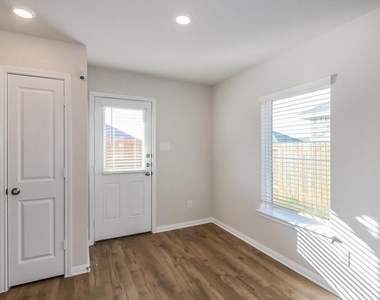 7542 Tipton Meadow Way - Photo Thumbnail 3