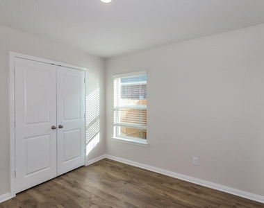 7542 Tipton Meadow Way - Photo Thumbnail 10