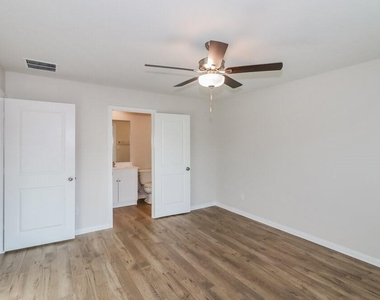 7542 Tipton Meadow Way - Photo Thumbnail 7
