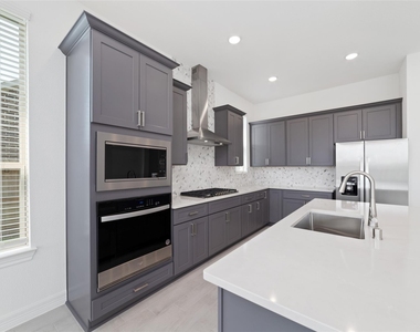 2925 Gleason Terrace Lane - Photo Thumbnail 8