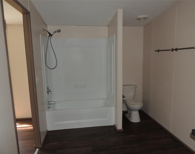 135 Geerts Street - Photo Thumbnail 6