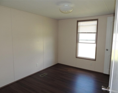 135 Geerts Street - Photo Thumbnail 8
