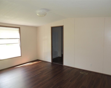 135 Geerts Street - Photo Thumbnail 4